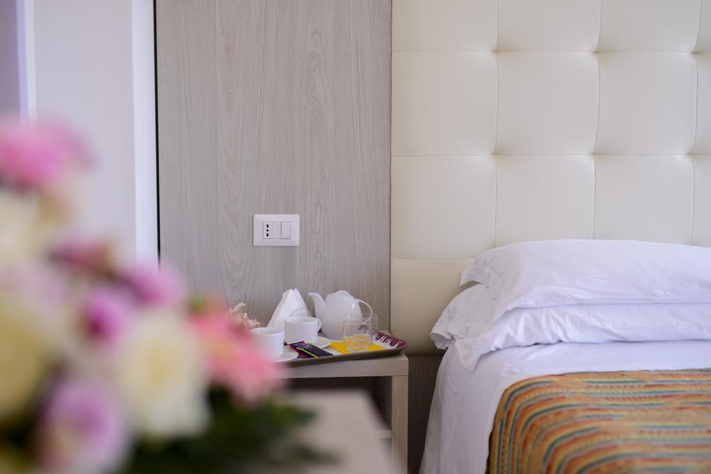 Hotel Suisse Milano Marittima Camera foto