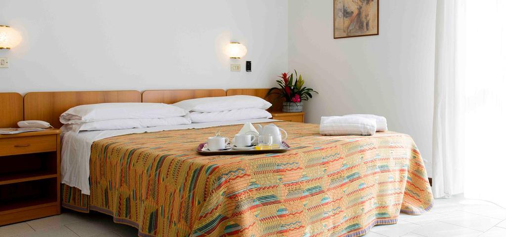 Hotel Suisse Milano Marittima Esterno foto