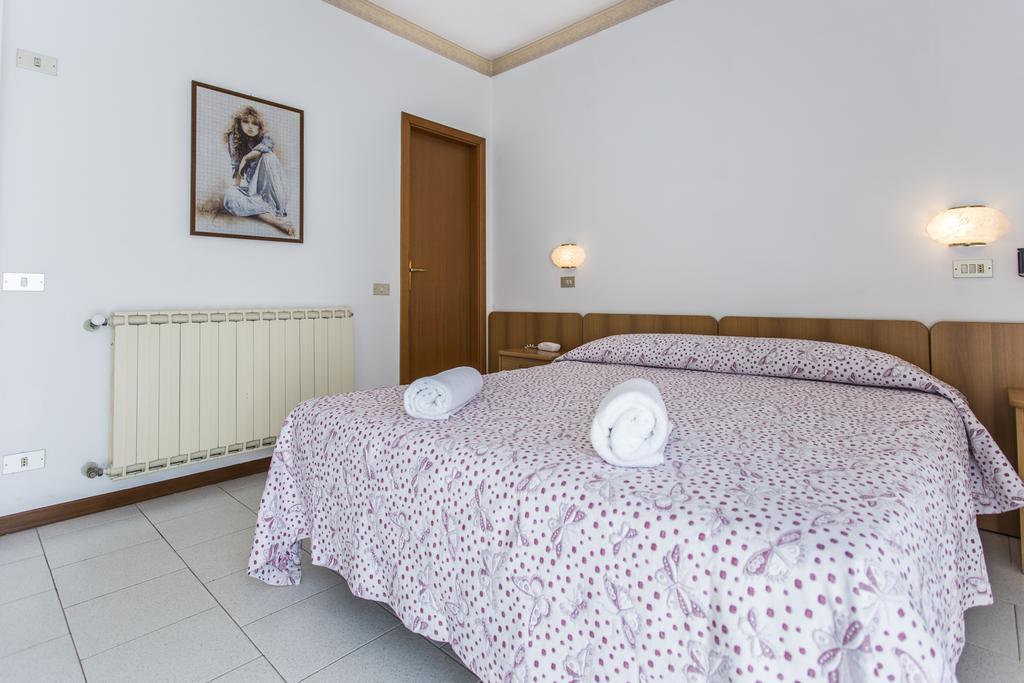 Hotel Suisse Milano Marittima Esterno foto