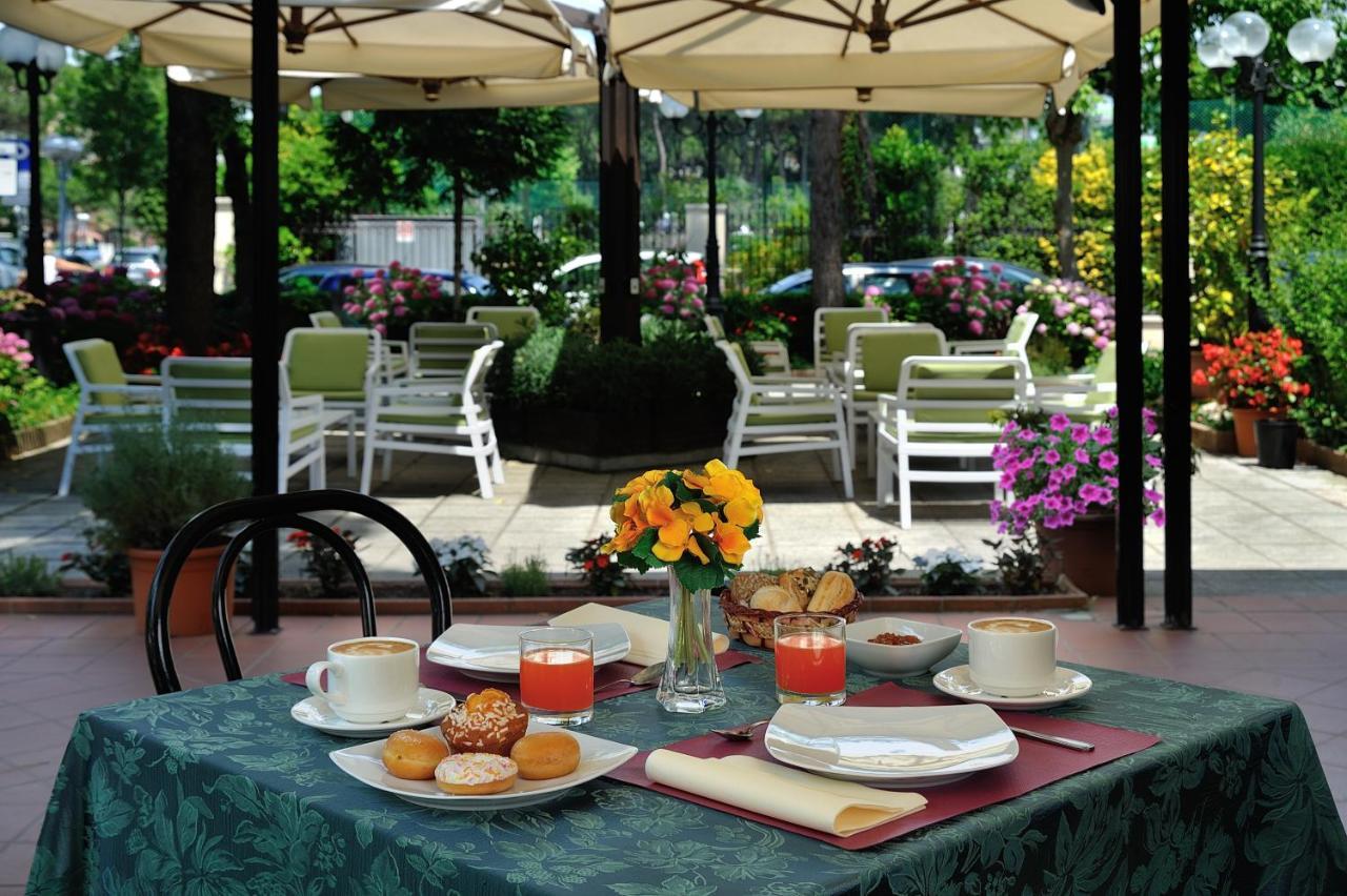 Hotel Suisse Milano Marittima Esterno foto