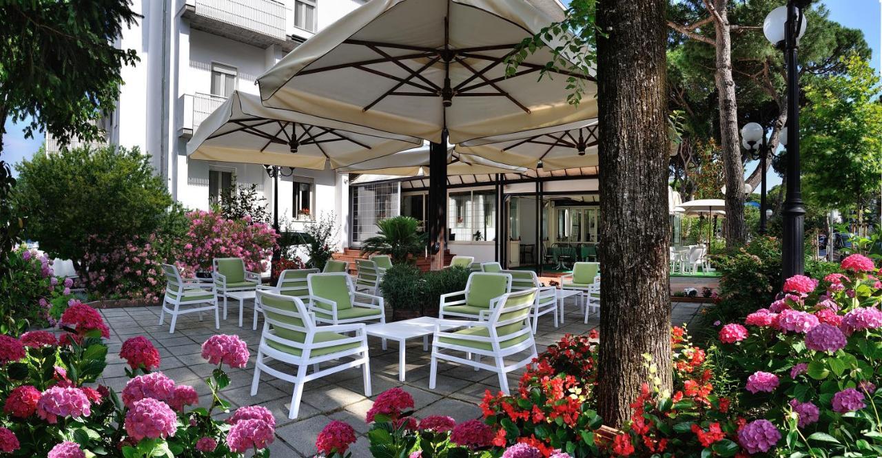 Hotel Suisse Milano Marittima Esterno foto