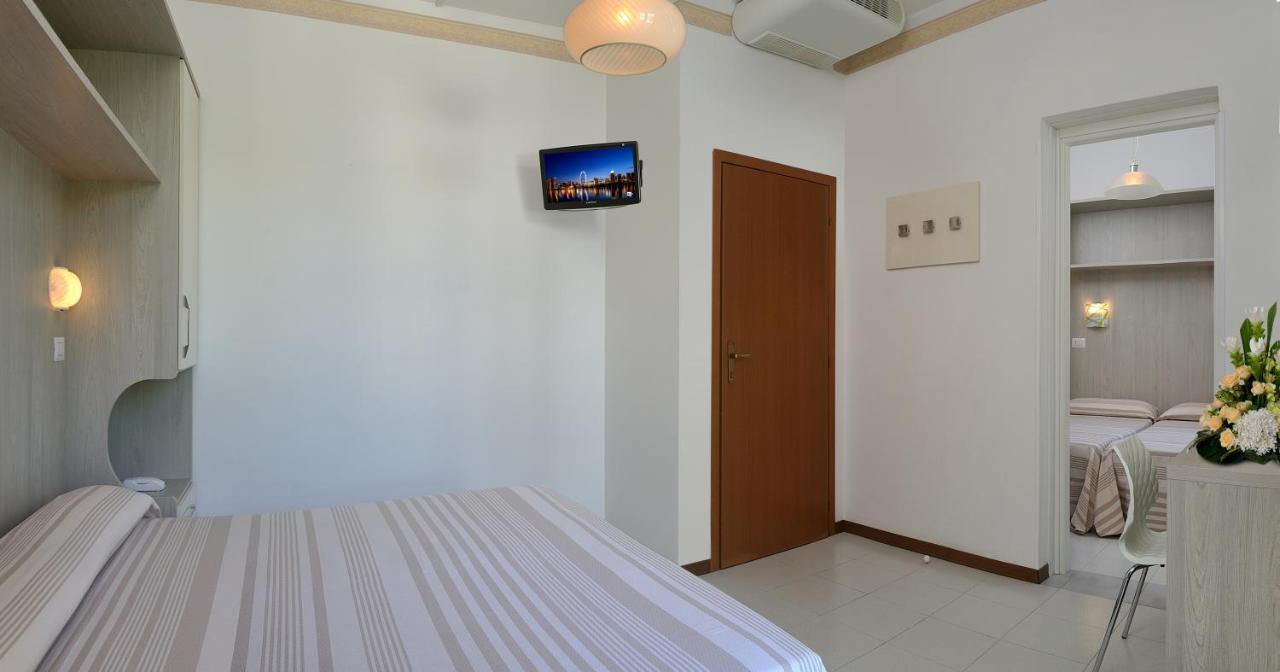 Hotel Suisse Milano Marittima Esterno foto
