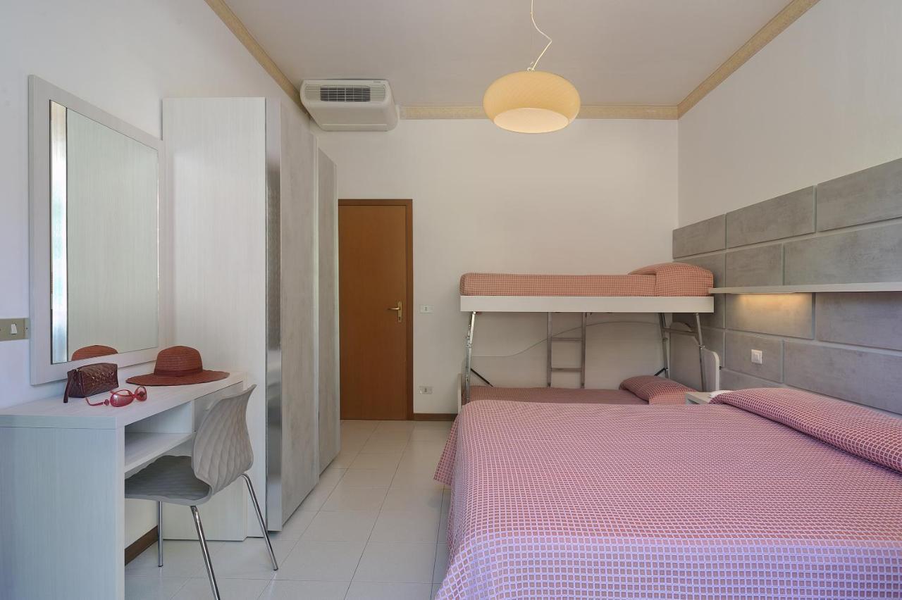 Hotel Suisse Milano Marittima Esterno foto
