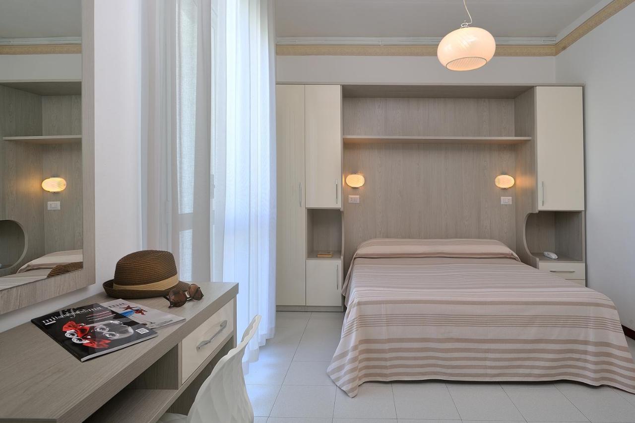 Hotel Suisse Milano Marittima Esterno foto